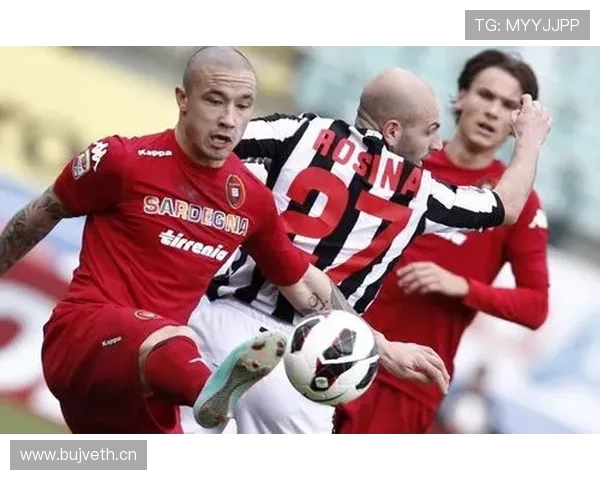 纳因戈兰与维尔通亨在中场分权布局下展现结构差异