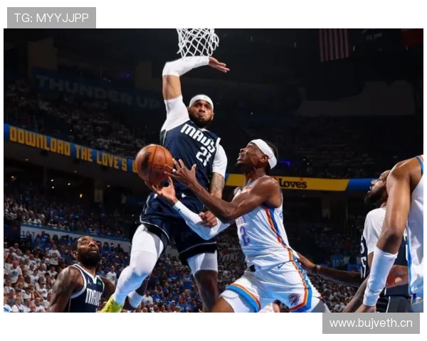 约基奇挡拆拉开空间，助掘金内线持续高效输出